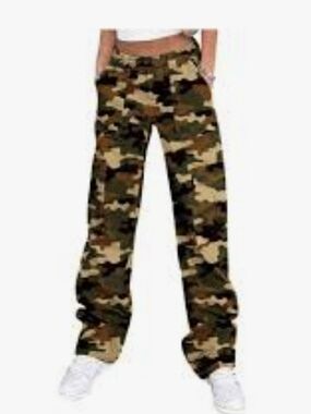 Camouflage Cargo Pants - Green Camo Size Meduim